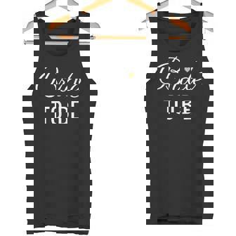 Bride To Be Fuente Blanca Corazón Bronceado Boda Y Novia Camiseta sin mangas - Regaloses