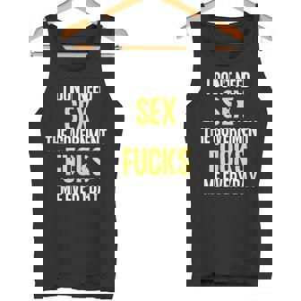 I Don't Needegs The Government F's Me Daily タンクトップ - Kawaiitshirt