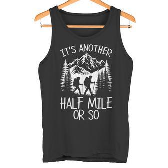 Es Otra Media Milla O Asíenderismo Montañeros Caminata Naturaleza Camiseta sin mangas - Regaloses