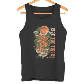 Monta La Revuelta Del Tigre Julius Evola Contra El Mundo Moderno Camiseta sin mangas - Regaloses