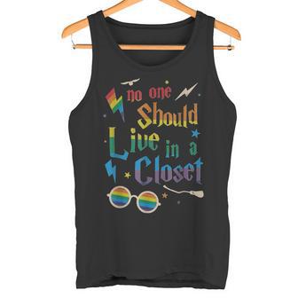 Nadie Deberíaivir En Un Armario Lgbtq Orgullo Gay Orgullo Aliado Camiseta sin mangas - Regaloses