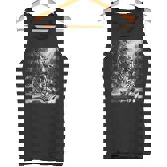 おもしろいアライグマ乗馬トラ驚いた怖い猫の自撮り。 タンクトップ - Kawaiitshirt