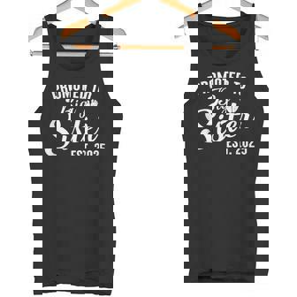 お姉さんエスト 2025 はじめての姉2025に昇格 タンクトップ - Kawaiitshirt