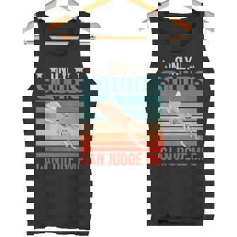 イカは私を判断できる 烏賊 イカ タンクトップ - Kawaiitshirt