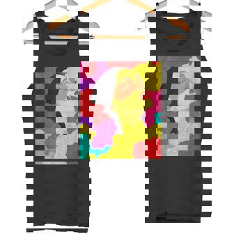 カラフルなドリームスケープ – シュールな顔と抽象的な波 タンクトップ - Kawaiitshirt