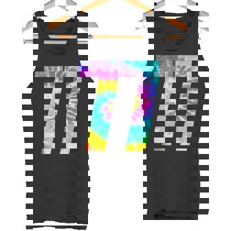 カラフルな絞り染め 77歳の誕生日または77番のチームイベント タンクトップ - Kawaiitshirt