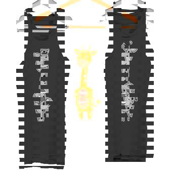 キリンはアメリカンフットボールを演じています。 タンクトップ - Kawaiitshirt