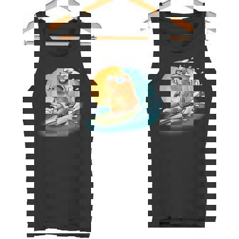 サングラスでサーフィンカピバラ タンクトップ - Kawaiitshirt