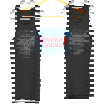 ストレンジャー・シングス ロゴ テレビ画面 ファン 記念品 タンクトップ - Kawaiitshirt