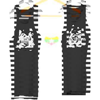 ハートを形作る漫画の手 ミャンマー国旗 タンクトップ - Kawaiitshirt