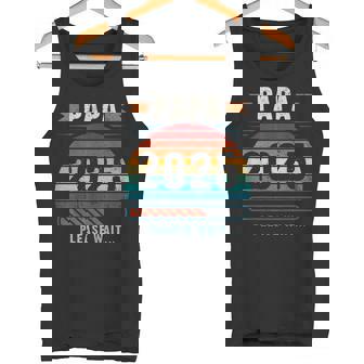 パパ 2025 出産報告 妊娠報告 父親になる人 タンクトップ - Kawaiitshirt