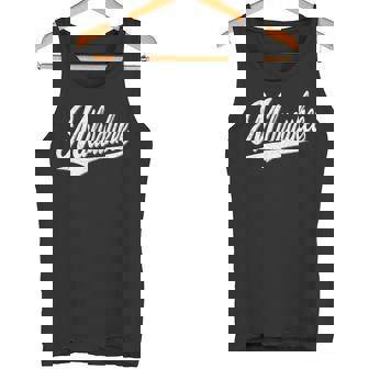 ミルウォーキー ウィスコンシン バーシティ スクリプト ヴィンテージ スポーツスタイル タンクトップ - Kawaiitshirt