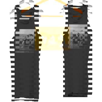 ミレー風アート猫の田植え 農作業をする三匹の猫たち タンクトップ - Kawaiitshirt