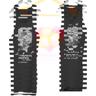 ムーデン君が 豚肉団子 になっちゃった！可愛いカバの赤ちゃん タンクトップ - Kawaiitshirt