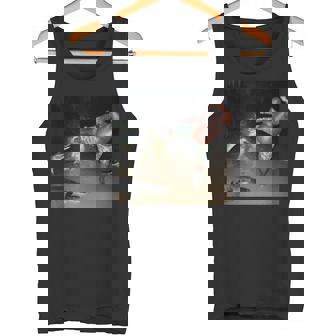 ワニを蹴る男 タンクトップ - Kawaiitshirt