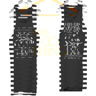 妻を見つけた彼は、良いことを見つける 夫のことわざ 18 22 タンクトップ - Kawaiitshirt