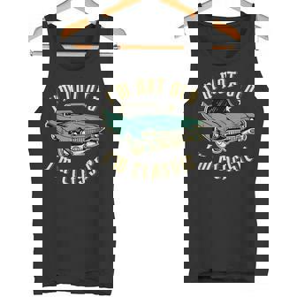 私は年をとっていない私はクラシックで面白い車のデザインです タンクトップ - Kawaiitshirt