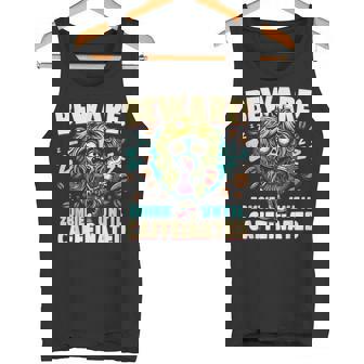 面白いコーヒーゾンビガール、カフェインが入るまでゾンビに注意 タンクトップ - Kawaiitshirt