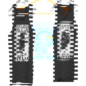 頭の中に誰かがいるけどスケルトンって言ってるのは私じゃない タンクトップ - Kawaiitshirt