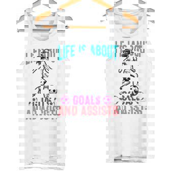 Life's About Goals And Assists サッカー 面白いサッカー選手 タンクトップ - Kawaiitshirt