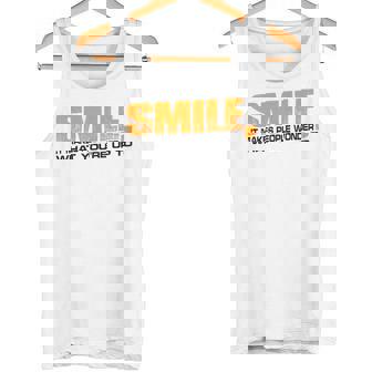 Smile It Makes People Wonder What You're Up To タンクトップ - Kawaiitshirt