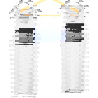 「犬神家の一族」逆さ足ショット タンクトップ - Kawaiitshirt