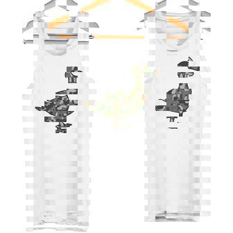 「鴨フラージュ」かも カモフラージュ 迷彩 ダジャレ 駄洒落 動物 鳥 カモ 鳧 カムフラージュ 兵士 軍隊 軍人 国防 タンクトップ - Kawaiitshirt