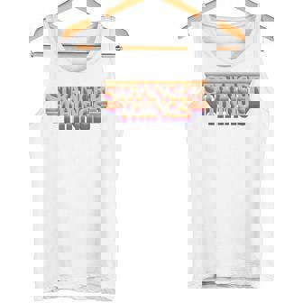 ストレンジャー・シングス ロゴ レトロ 旅行 ファン 記念品 タンクトップ - Kawaiitshirt