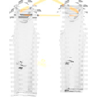 パチンコで 一万去ってまた一万 ダジャレ もじり 親父ギャグ ギャグ ネタ 川柳 パチンコ好き ジョーク 面白い ネタ 長袖tシャツ タンクトップ - Kawaiitshirt