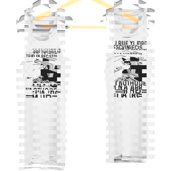 レコード屋に閉じ込められたビニールレコードを救出する タンクトップ - Kawaiitshirt