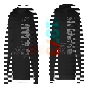 1973年4月1973年 レトロ 1973 ヴィンテージ 1973 長袖Tシャツ - Kawaiitshirt