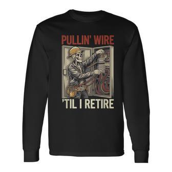 Electrician Skull Pullin' Wire 'Til I Retire Vintage Long Sleeve T-Shirt - Thegiftio UK