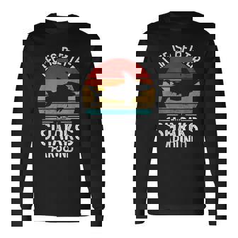 Life Is Better Withharks Around レトロ シャーク 長袖Tシャツ - Kawaiitshirt