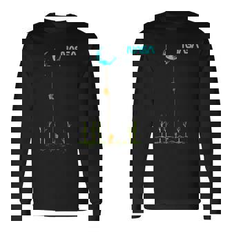 Nasaの宇宙飛行士がロープを登ってムーンワームのロゴを目指す 長袖Tシャツ - Kawaiitshirt