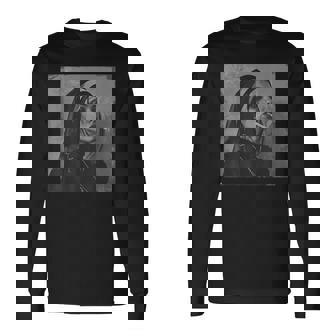 タバコを吸うクールな尼僧、反抗的な尼僧 長袖Tシャツ - Kawaiitshirt