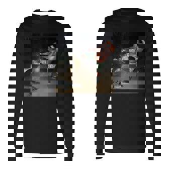 ワニを蹴る男 長袖Tシャツ - Kawaiitshirt