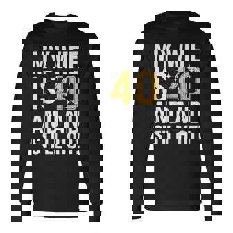 妻 40歳 誕生日プレゼント 妻は40歳でまだ暑い 長袖Tシャツ - Kawaiitshirt