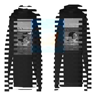 猫を噛むサメの面白いアートと猫好きの面白い猫とサメ。 長袖Tシャツ - Kawaiitshirt