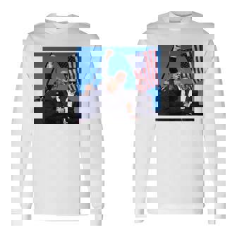 トランプ大統領のために祈り、決して降伏しない、神の祝福トランプ。 長袖tシャツ 長袖Tシャツ - Kawaiitshirt