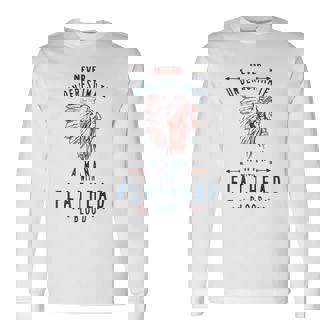 フラットヘッド ネイティブアメリカン インディアンマン Never Underestimate 長袖Tシャツ - Kawaiitshirt