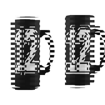 12番の前面と背面にホワイトのプリント。 コーヒーマグ - Kawaiitshirt