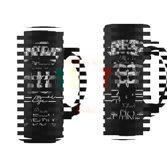 1937年8月生まれ ヴィンテージハッピーバースデー 87歳 コーヒーマグ - Kawaiitshirt