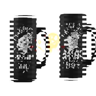 A Esta Chica Le Encantan Los Gatos Y Los Perros Perro Gato Taza de café - Regaloses