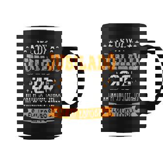 Estoy Jubilado En 2025 Mi Única Jefa Ahora Es Mi Esposa Taza de café - Regaloses