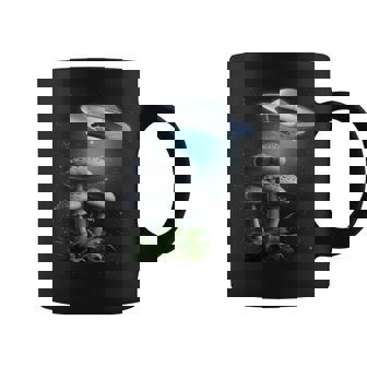 Ufo Hovering Over Weird Mushroomsci-Fi Magichrooms コーヒーマグ - Kawaiitshirt