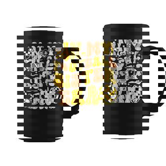 In My Footballister Era アメリカンフットボールヘルメットゲームデー コーヒーマグ - Kawaiitshirt