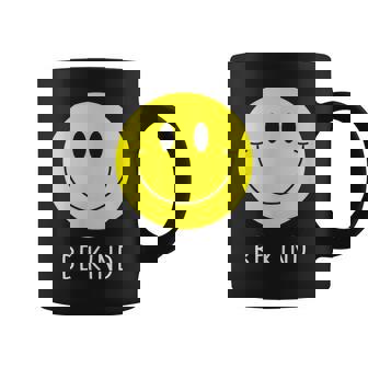 Be Kind かわいい イエロー スマイル フェイス シャツ スマイル フェイス ハピネス コーヒーマグ - Kawaiitshirt