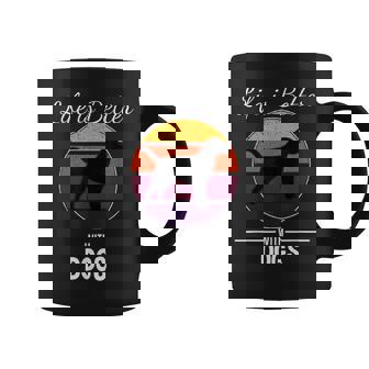 Laida Es Mejor Con Perros Cerca Para Los Amantes Y Dueños Taza de café - Regaloses