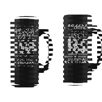 Las Leyendas Nacen En 1965 60 Años Cumpleaños Regalo De 60 In Mangas Taza de café - Regaloses