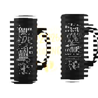 Mama 2026 Futura Mamá Madre Embarazada Taza de café - Regaloses